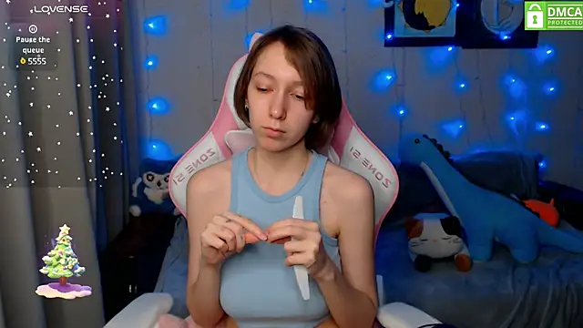 Snapshot of LeahGottty chatting on 12-17-24, 02:44 LeahGottty online show from 12-17-24, 02:44