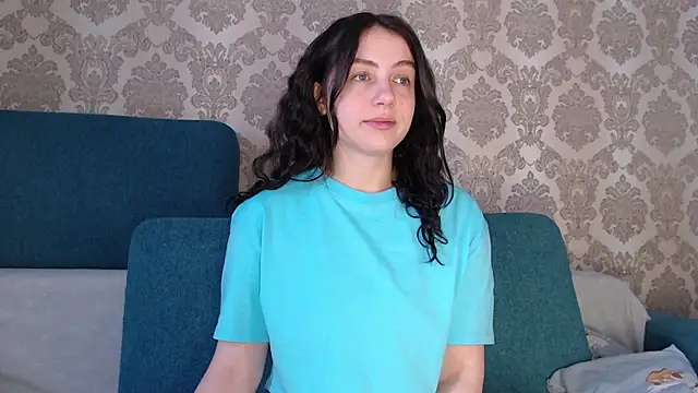 Snapshot of Louise_Lavender chatting on 03-05-25, 08:21 Louise Lavender online show from 03-05-25, 08:21