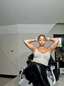 QueenTricks1 online show from 10-13-25, 01:33