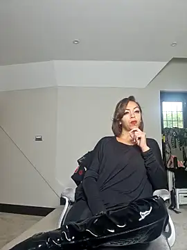 QueenTricks1 online show from 10-15-25, 08:25