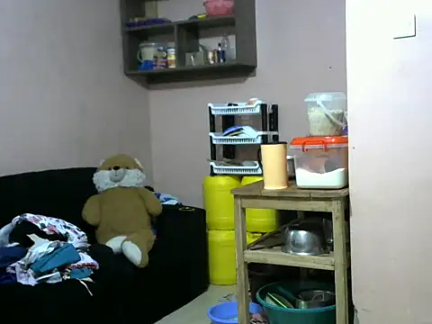 Snapshot of slender-qwene chatting on 10-30-25, 11:00 slender-qwene online show from 10-30-25, 11:00