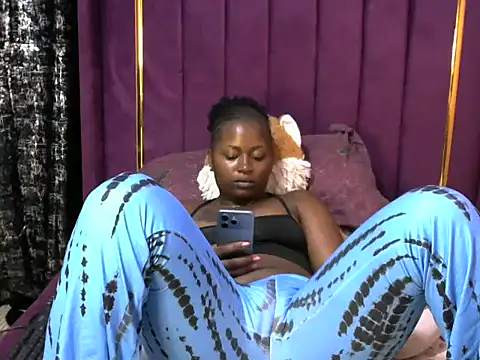 Snapshot of slender-qwene chatting on 12-04-25, 08:50 slender-qwene online show from 12-04-25, 08:50