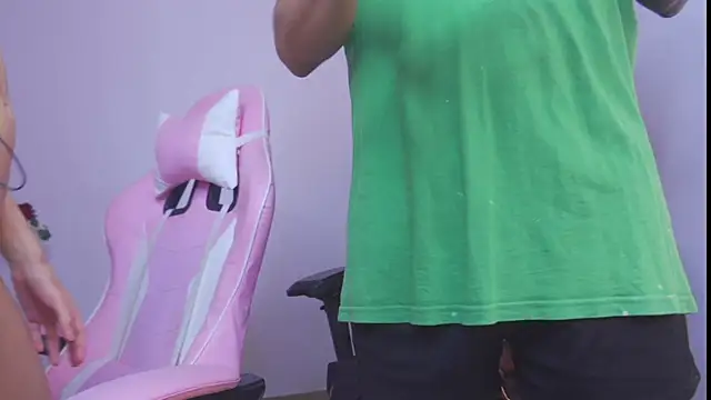 Snapshot of Stryxcy chatting on 01-11-25, 01:16 Stryxcy online show from 01-11-25, 01:16