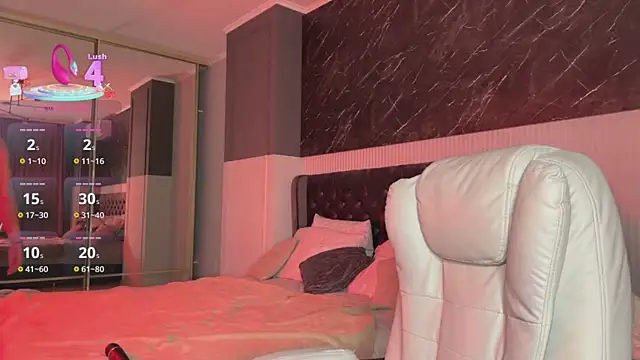 Snapshot of XtraHotX chatting on 09-26-25, 12:03 XtraHotX online show from 09-26-25, 12:03