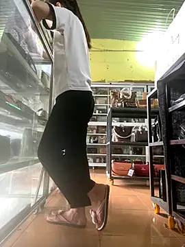 Snapshot of Rosa_998 chatting on 11-17-25, 01:44 Rosa 998 online show from 11-17-25, 01:44