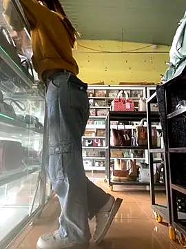 Snapshot of Rosa_998 chatting on 12-04-25, 01:04 Rosa 998 online show from 12-04-25, 01:04