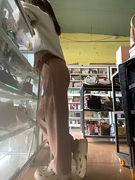 Snapshot of Rosa_998 chatting on 12-18-25, 01:00 Rosa 998 online show from 12-18-25, 01:00