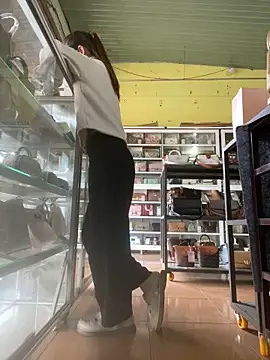 Snapshot of Rosa_998 chatting on 12-21-25, 12:40 Rosa 998 online show from 12-21-25, 12:40