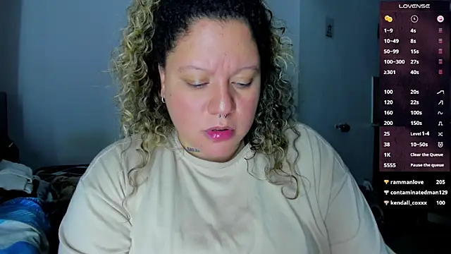 Snapshot of mariana_maze chatting on 01-13-25, 09:41 mariana maze online show from 01-13-25, 09:41
