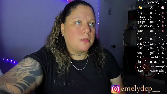 Snapshot of mariana_maze chatting on 10-16-25, 04:13 mariana maze online show from 10-16-25, 04:13