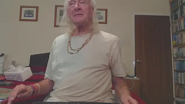 WaverlyKernow online show from 12-19-25, 02:02