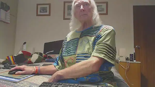 Snapshot of WaverlyKernow chatting on 03-15-26, 03:40 WaverlyKernow online show from 03-15-26, 03:40