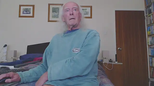 Snapshot of WaverlyKernow chatting on 03-25-26, 03:29 WaverlyKernow online show from 03-25-26, 03:29