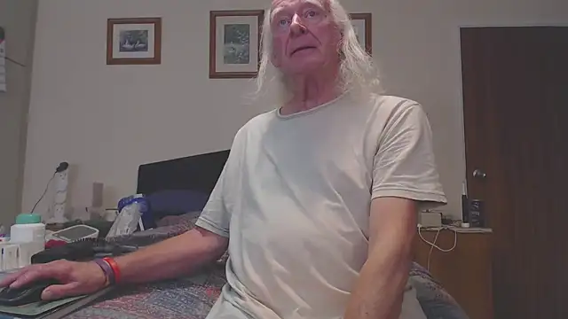 Snapshot of WaverlyKernow chatting on 04-02-26, 01:53 WaverlyKernow online show from 04-02-26, 01:53