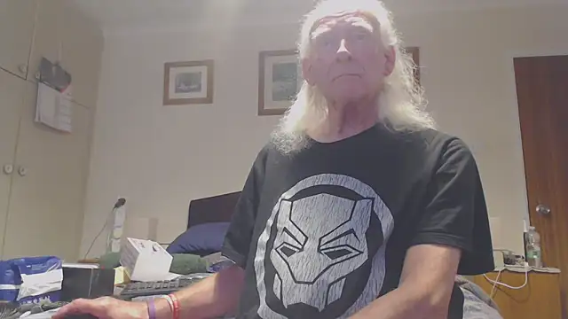 Snapshot of WaverlyKernow chatting on 04-14-26, 01:28 WaverlyKernow online show from 04-14-26, 01:28