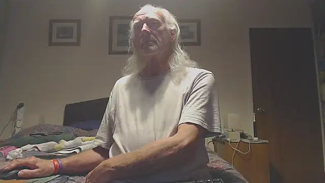 Snapshot of WaverlyKernow chatting on 04-25-26, 07:11 WaverlyKernow online show from 04-25-26, 07:11