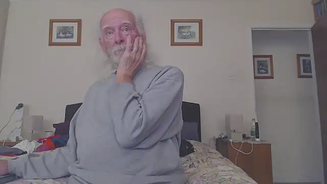 Snapshot of WaverlyKernow chatting on 05-19-26, 01:39 WaverlyKernow online show from 05-19-26, 01:39