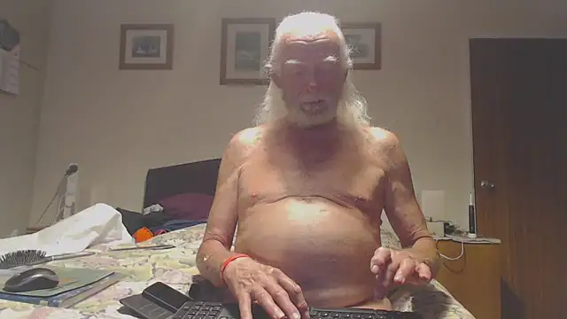 Snapshot of WaverlyKernow chatting on 05-29-26, 07:45 WaverlyKernow online show from 05-29-26, 07:45