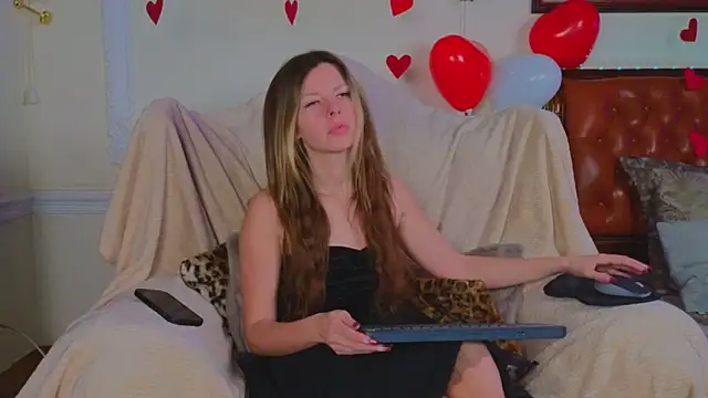 Snapshot of Real_Tini chatting on 02-17-25, 06:20 Real Tini online show from 02-17-25, 06:20