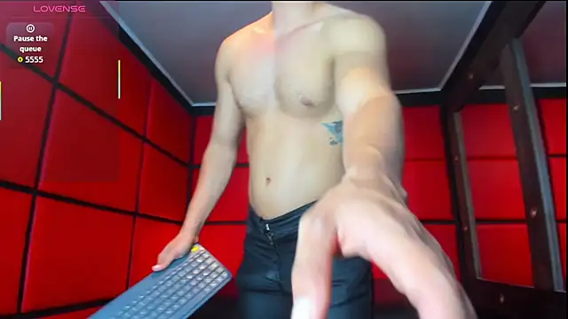 Snapshot of ElianFoxter chatting on 07-14-26, 11:10 ElianFoxter online show from 07-14-26, 11:10
