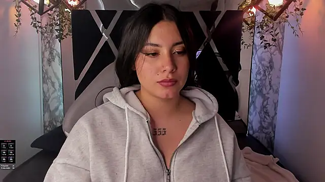 Lia 14  online show from 12-31-24, 03:20