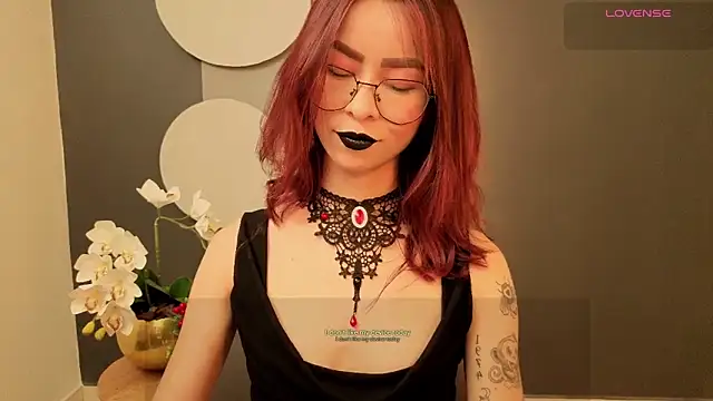 Snapshot of rosse_98_ chatting on 12-17-25, 02:23 rosse 98 online show from 12-17-25, 02:23