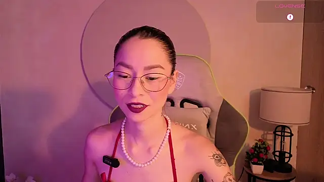 Snapshot of rosse_98_ chatting on 06-20-26, 02:20 rosse 98 online show from 06-20-26, 02:20