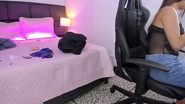 Snapshot of Megan_Miles02 chatting on 03-16-25, 02:32 Megan Miles02 online show from 03-16-25, 02:32