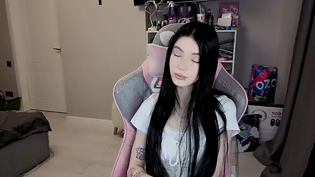 Snapshot of Aliceblush chatting on 02-23-26, 03:31 Aliceblush online show from 02-23-26, 03:31