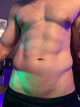 Snapshot of MachineDien chatting on 10-21-25, 01:06 MachineDien online show from 10-21-25, 01:06