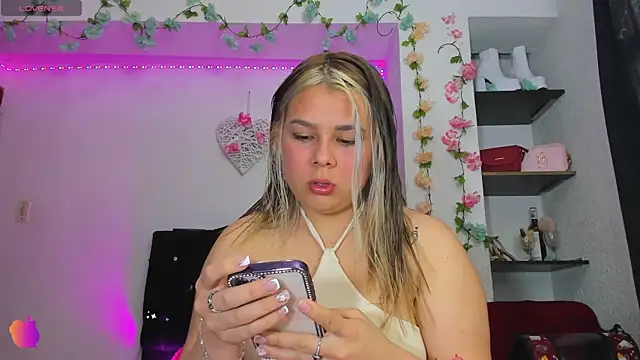 Snapshot of little_tifanny82 chatting on 12-09-24, 02:17 little tifanny82 online show from 12-09-24, 02:17