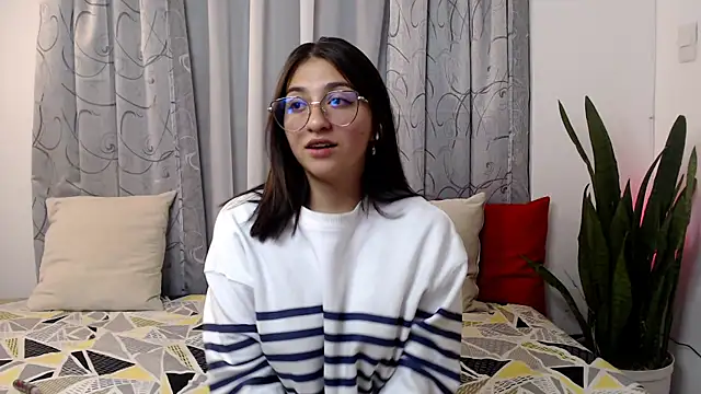 Snapshot of zoe_moon18 chatting on 01-16-25, 03:45 zoe moon18 online show from 01-16-25, 03:45