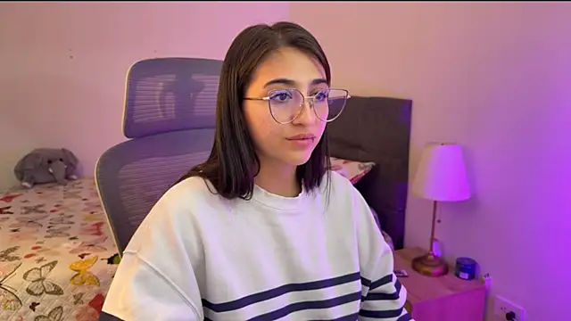 Snapshot of zoe_moon18 chatting on 10-08-25, 03:48 zoe moon18 online show from 10-08-25, 03:48