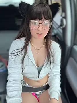 Snapshot of urpuppymoon chatting on 02-19-26, 06:48 urpuppymoon online show from 02-19-26, 06:48