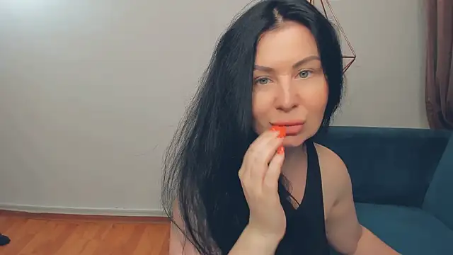 LayaFlow online show from 06-21-26, 08:28