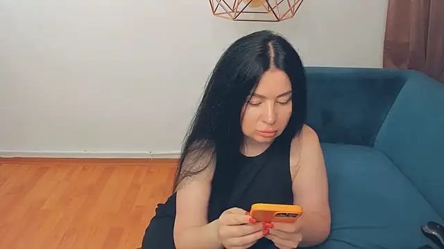 LayaFlow online show from 06-28-26, 07:14