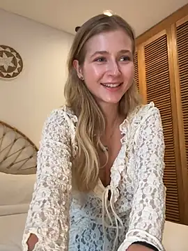 LunaRase online show from 03-08-25, 06:54