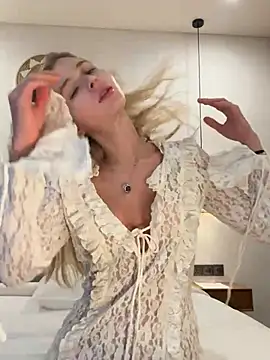 LunaRase online show from 03-08-25, 10:00