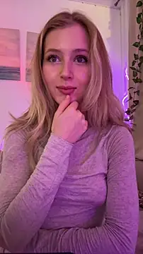 LunaRase online show from 10-26-25, 09:48