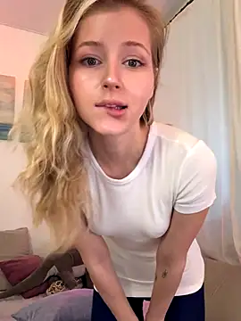 LunaRase online show from 12-04-25, 10:57