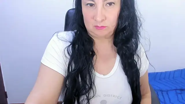 Snapshot of Ashyle chatting on 03-06-25, 03:13 Ashyle online show from 03-06-25, 03:13