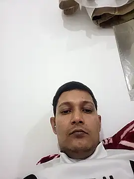 Snapshot of daddylove87 chatting on 11-29-25, 08:12 daddylove87 online show from 11-29-25, 08:12