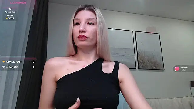 Snapshot of Linaa_Land chatting on 12-09-24, 09:39 Linaa Land online show from 12-09-24, 09:39