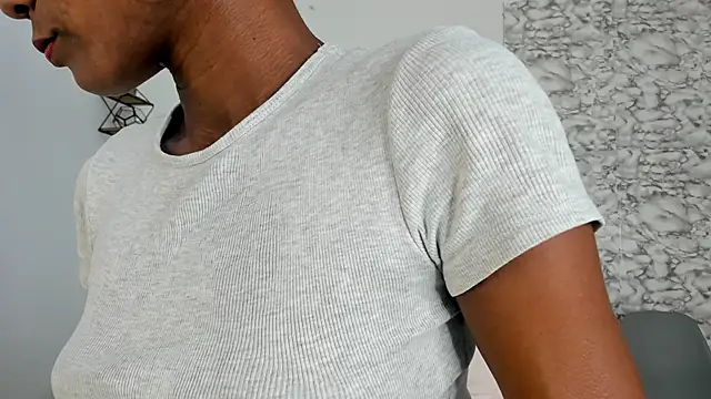 Snapshot of Canhela1 chatting on 10-25-25, 07:52 Canhela1 online show from 10-25-25, 07:52