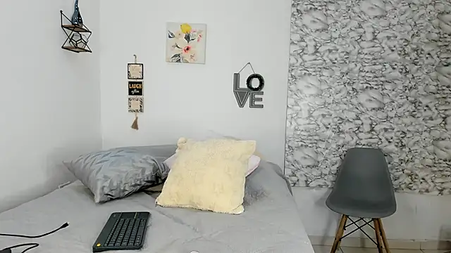 Snapshot of Canhela1 chatting on 11-14-25, 12:53 Canhela1 online show from 11-14-25, 12:53