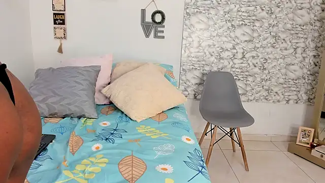 Snapshot of Canhela1 chatting on 12-02-25, 11:56 Canhela1 online show from 12-02-25, 11:56