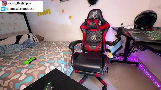 Snapshot of james_dreams_ chatting on 03-10-26, 03:11 james dreams online show from 03-10-26, 03:11