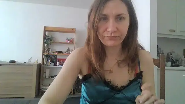 JasmineGlamour online show from 04-18-26, 03:27