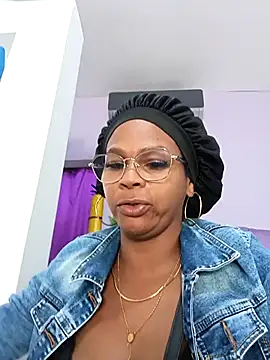 Snapshot of Melanie_candy_ chatting on 03-18-25, 07:20 Melanie candy online show from 03-18-25, 07:20