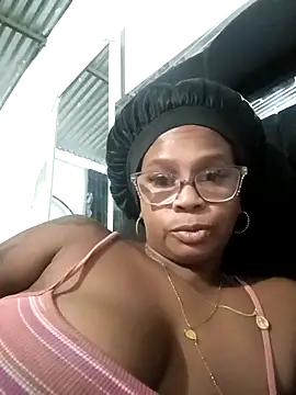 Snapshot of Melanie_candy_ chatting on 10-13-25, 11:16 Melanie candy online show from 10-13-25, 11:16